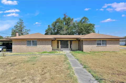 300 Bullard St W, Madisonville, TX 77864