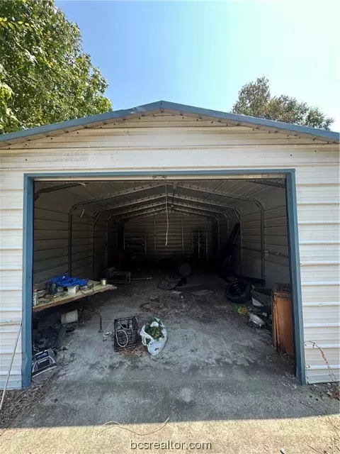 1221 E Caroline St, Trinity, TX 75862 photo 4