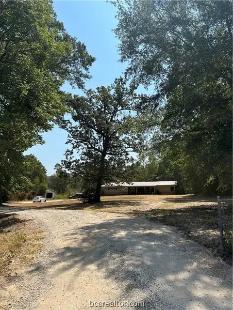 1221 E Caroline St, Trinity, TX 75862