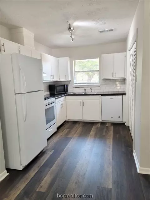 811 Oak St, Bryan, TX 77802 photo 4