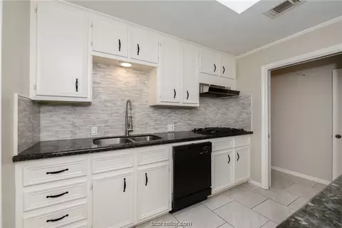 1915 Orman St, Bryan, TX 77801 photo 9