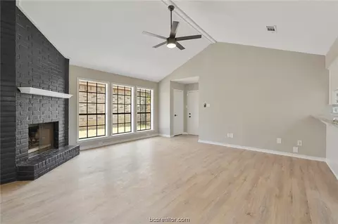 2802 Bishops Gate Cir, Bryan, TX 77807 photo 4