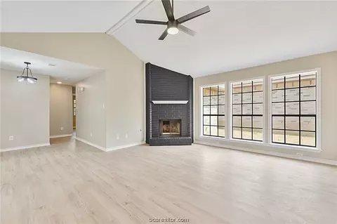 2802 Bishops Gate Cir, Bryan, TX 77807 photo 2
