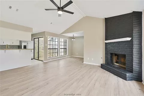 2802 Bishops Gate Cir, Bryan, TX 77807 photo 3