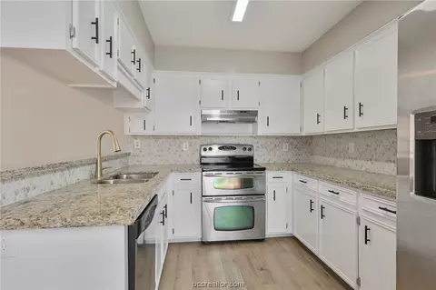 2802 Bishops Gate Cir, Bryan, TX 77807 photo 6