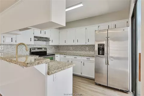 2802 Bishops Gate Cir, Bryan, TX 77807 photo 5