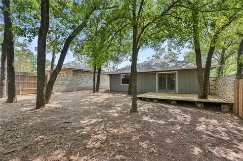 2802 Bishops Gate Cir, Bryan, TX 77807 photo 17