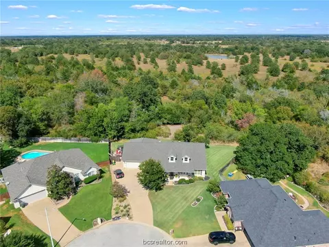 5201 Draycott Ct, Bryan, TX 77802 photo 2