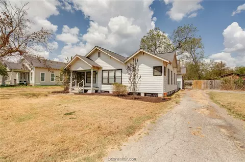 214 Heath St, Normangee, TX 77871