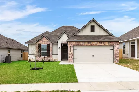 1346 Kingsgate Dr, Bryan, TX 77807