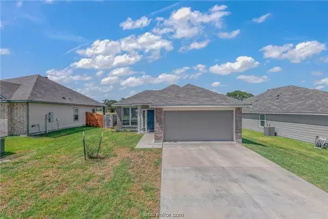 2707 Redcap St, Bryan, TX 77803