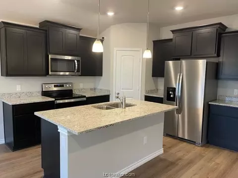 2020 Chief St, Bryan, TX 77807 photo 6