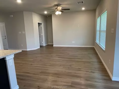2020 Chief St, Bryan, TX 77807 photo 4