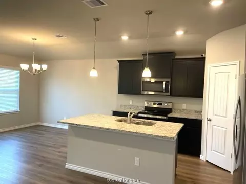 2020 Chief St, Bryan, TX 77807 photo 5