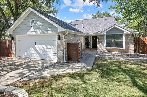 4100 Coventry Ct, Bryan, TX 77802 photo 2