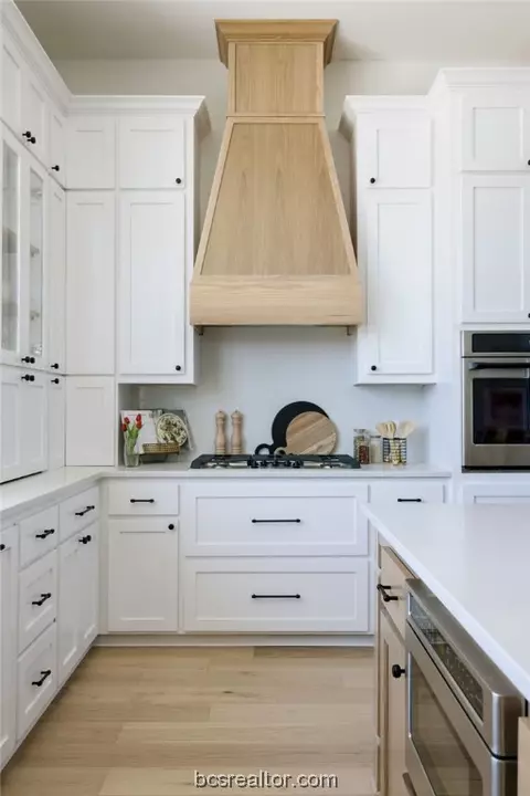 Kitchen - 4657 River Vly, Bryan, TX 77808 photo 5 of 6