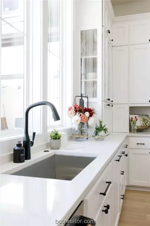 Kitchen - 4657 River Vly, Bryan, TX 77808 photo 6 of 6