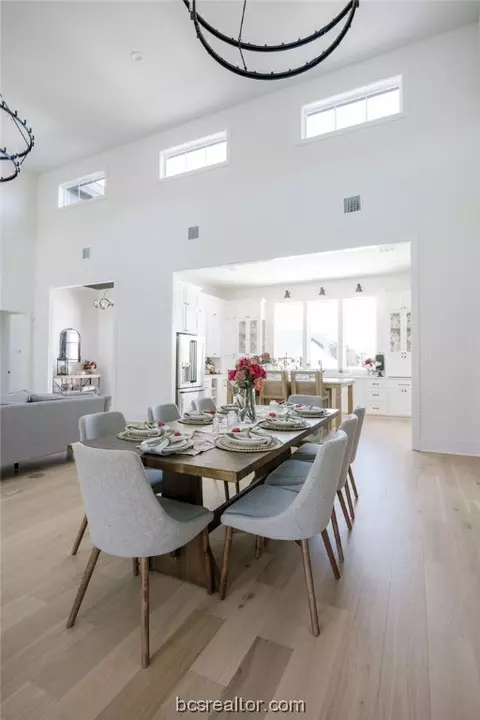 Dining - 4657 River Vly, Bryan, TX 77808 photo 4 of 5