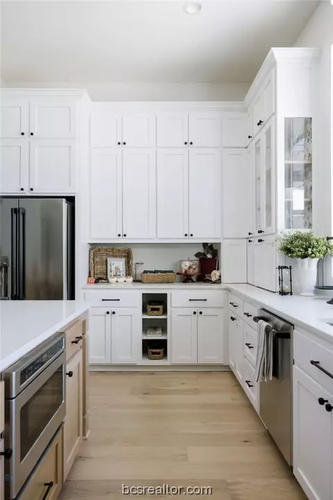 Kitchen - 4657 River Vly, Bryan, TX 77808 photo 4 of 6