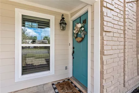 2914 Broadmoor Dr, Bryan, TX 77802 photo 2