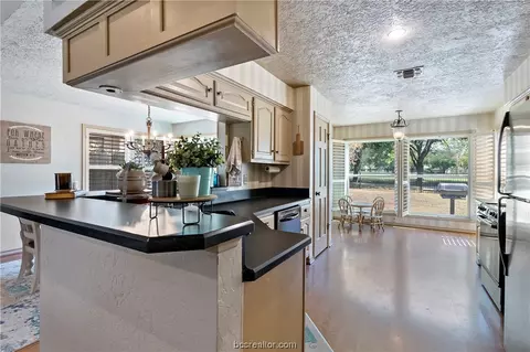 2914 Broadmoor Dr, Bryan, TX 77802 photo 8
