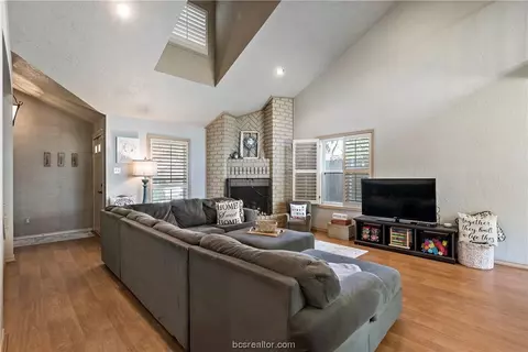 2914 Broadmoor Dr, Bryan, TX 77802 photo 3