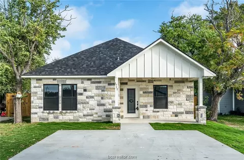 1712 Brookhaven St, Bryan, TX 77803