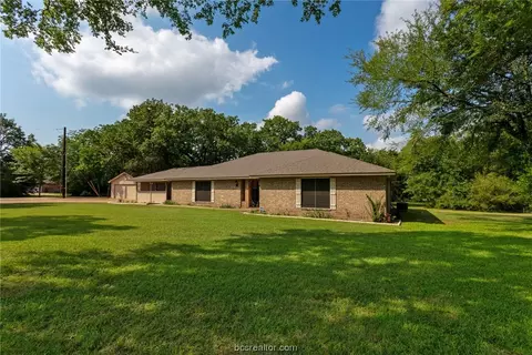 7108 Oak Forest Dr, Bryan, TX 77808 photo 2