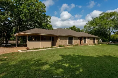7108 Oak Forest Dr, Bryan, TX 77808 photo 3