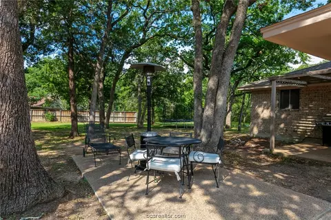 7108 Oak Forest Dr, Bryan, TX 77808 photo 6