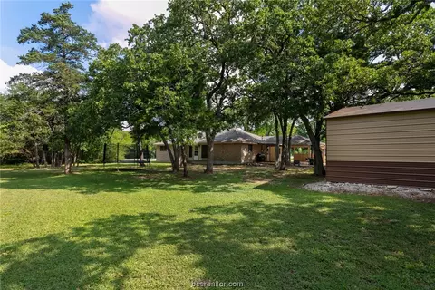 7108 Oak Forest Dr, Bryan, TX 77808 photo 4