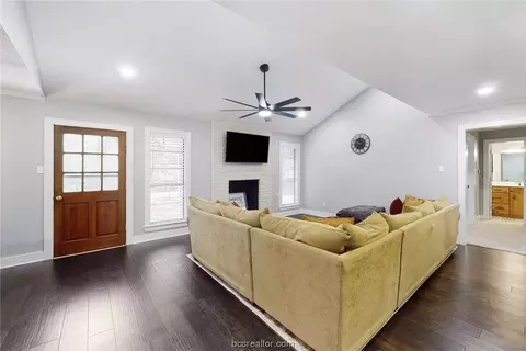 7108 Oak Forest Dr, Bryan, TX 77808 photo 13