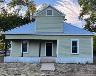 102 E Redbud Ave, Gause, TX 77857