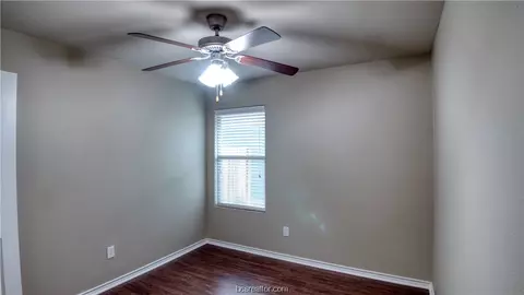 2102 Gateshead Rd, Bryan, TX 77801 photo 11