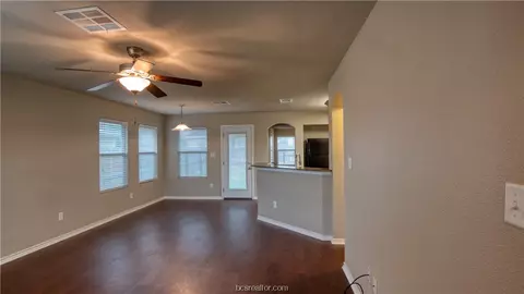 2102 Gateshead Rd, Bryan, TX 77801 photo 4