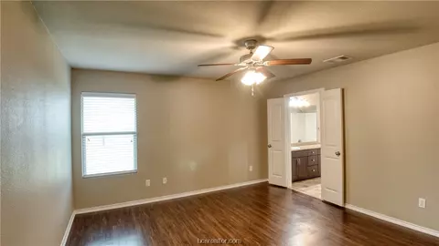 2102 Gateshead Rd, Bryan, TX 77801 photo 13