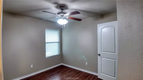 2102 Gateshead Rd, Bryan, TX 77801 photo 8