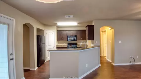 2102 Gateshead Rd, Bryan, TX 77801 photo 6