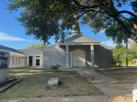 1406 Ursuline Ave, Bryan, TX 77803