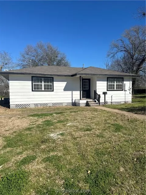 104 N Colorado St, Hearne, TX 77859