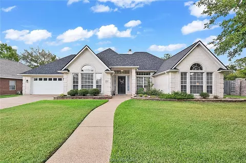 2100 Maplewood Ct, College Station, TX 77845