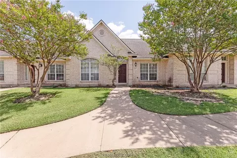 621 Fraternity Row, College Station, TX 77845