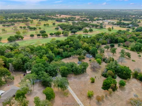 3002 Five Oaks Dr, Brenham, TX 77833