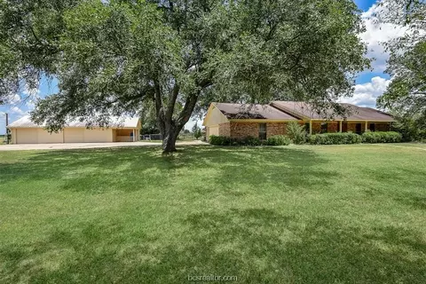 4240 Johnston Rd, Wallis, TX 77485