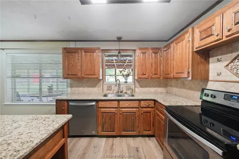 2209 Hillside Dr, Bryan, TX 77802 photo 7