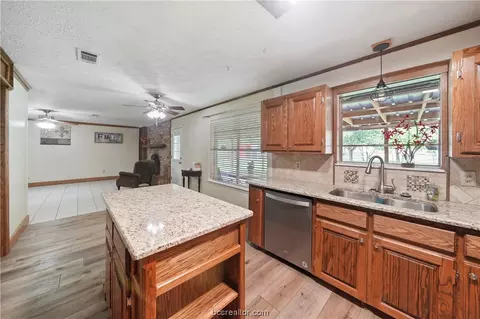 2209 Hillside Dr, Bryan, TX 77802 photo 8