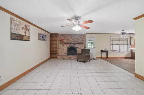 2209 Hillside Dr, Bryan, TX 77802 photo 16