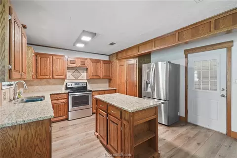 2209 Hillside Dr, Bryan, TX 77802 photo 11