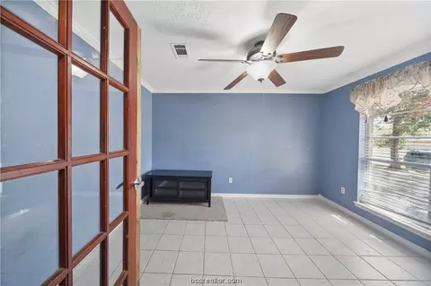 2209 Hillside Dr, Bryan, TX 77802 photo 5