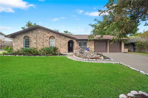 2209 Hillside Dr, Bryan, TX 77802 photo 3